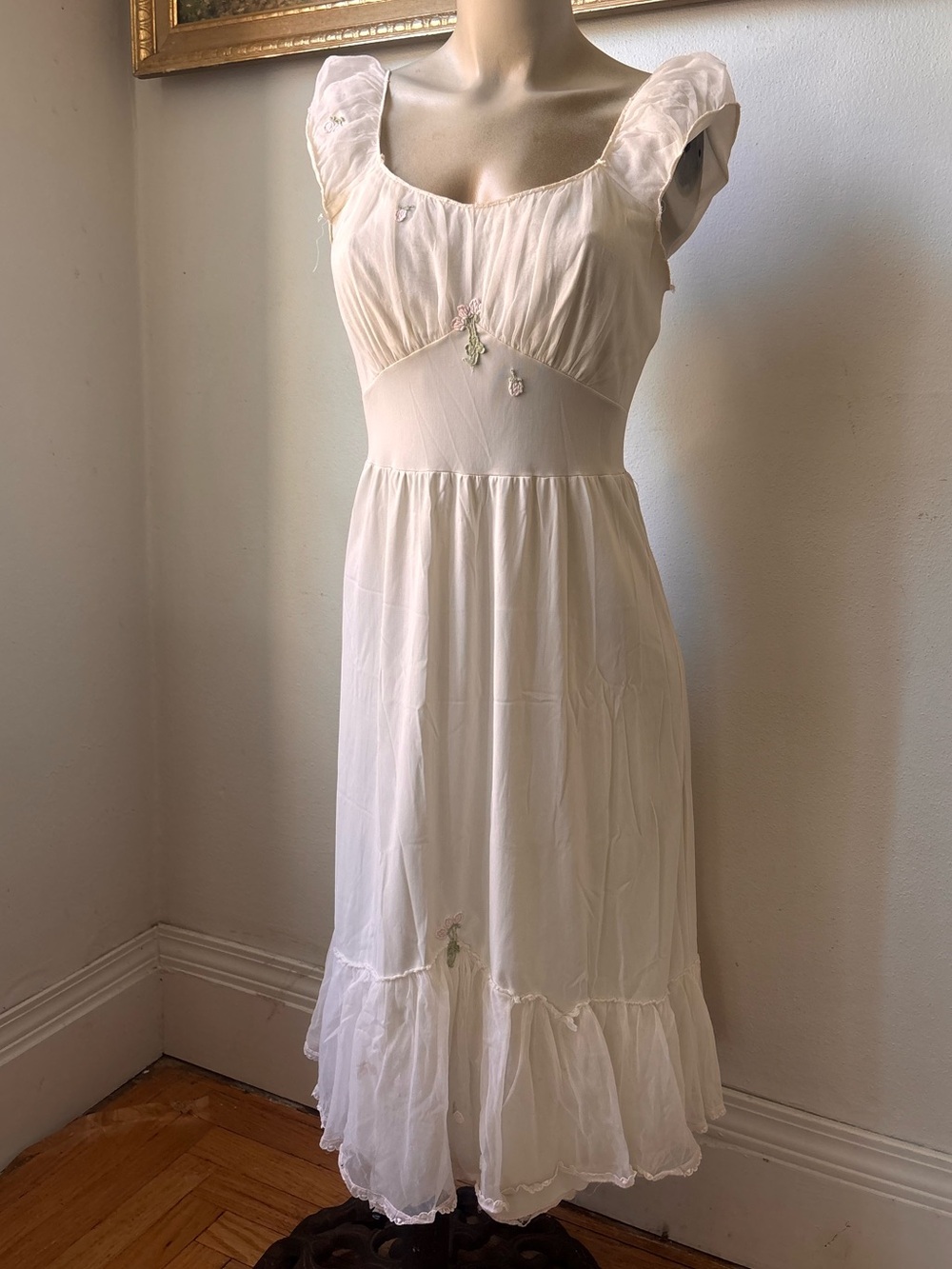Antique 1950s Floral Embroidered Dress - Picture 1 of 7